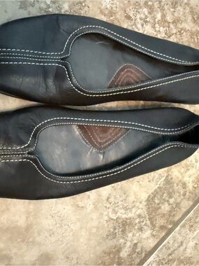Classic Black Leather Slip-On Flats with Contrast Stitching